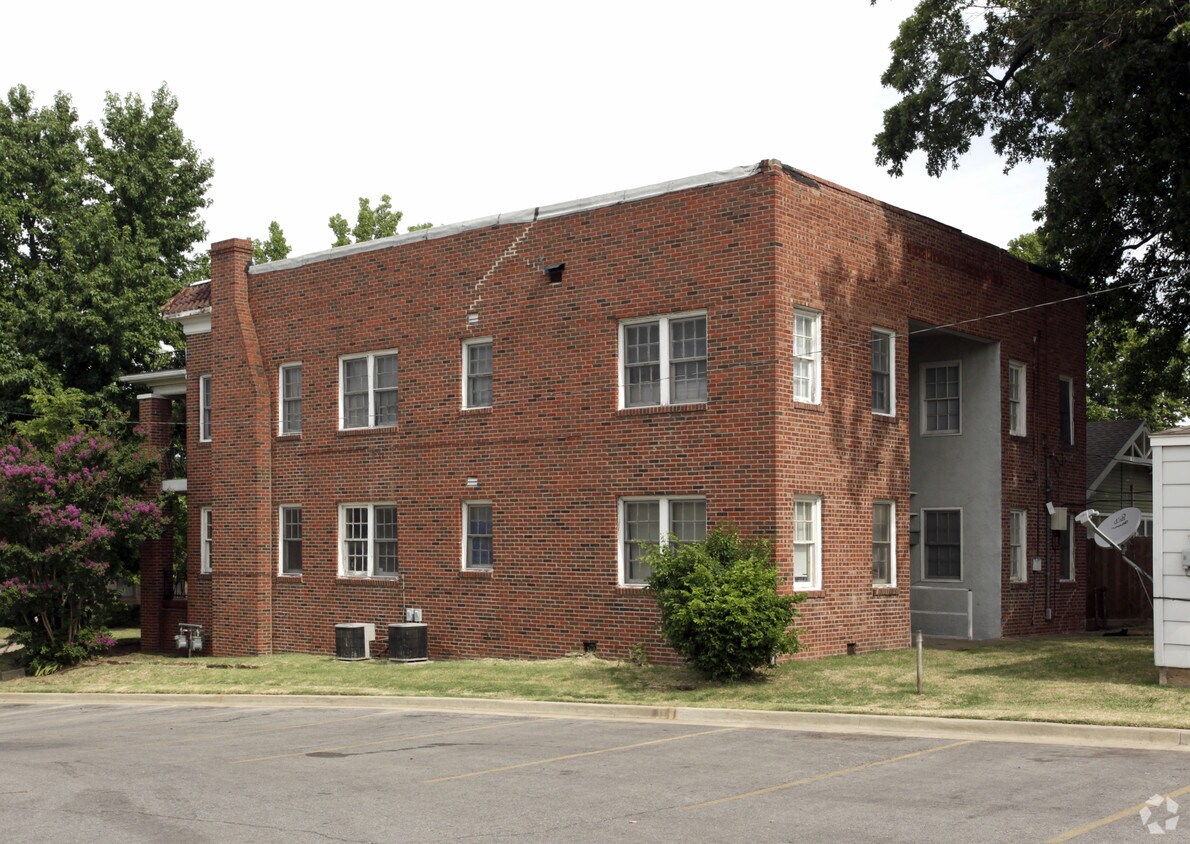 Foto del edificio - 1425 S Quaker Ave