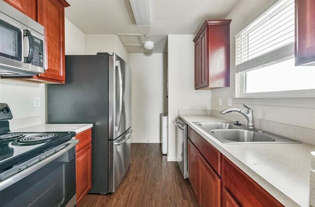 Building Photo - 7600 Emmett F Lowry Expy