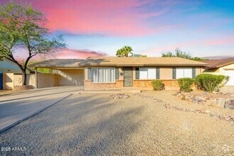 Building Photo - 2806 S Cottonwood Dr