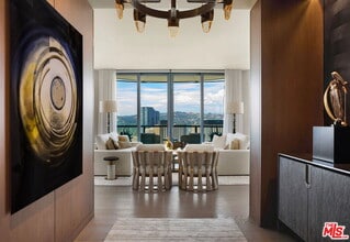 Building Photo - 211 Elm Ct