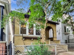 Building Photo - 1521 W Nelson St