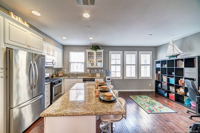 Building Photo - 1862 Hazel Ct