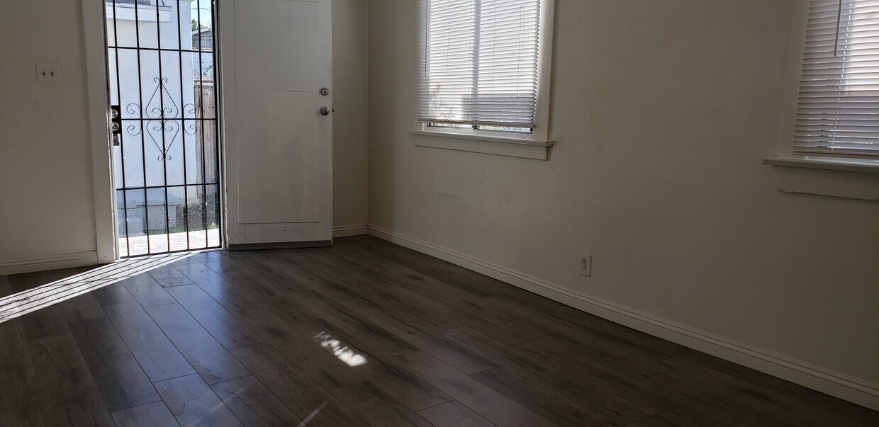 Foto del edificio - 4417 Burns Ave