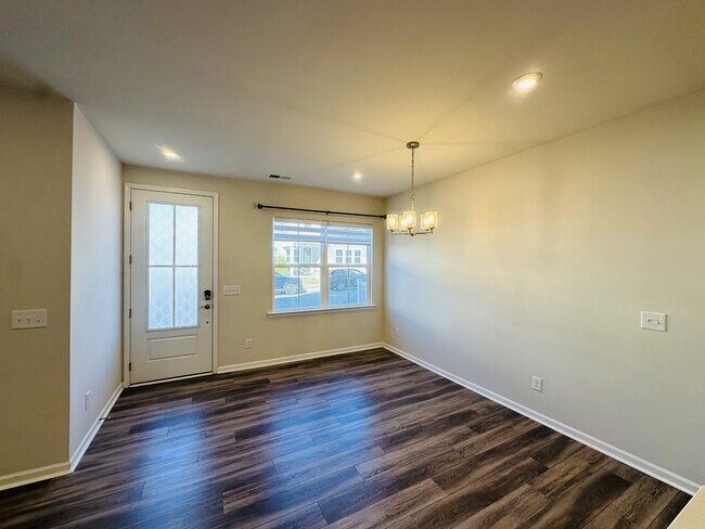 Foto del edificio - 5851 Strathmore Ct