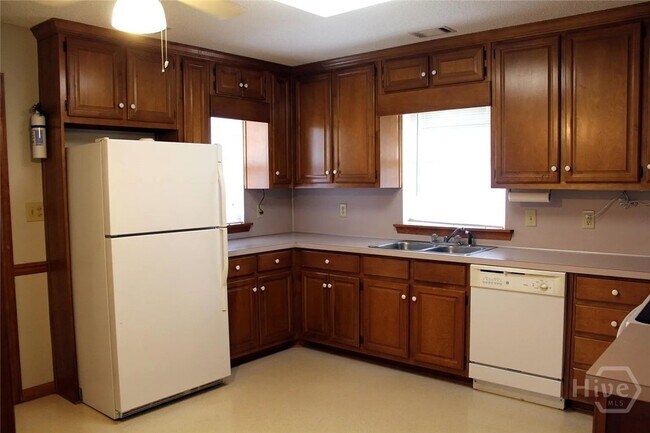 Foto del edificio - 2300 Colham Ferry Rd