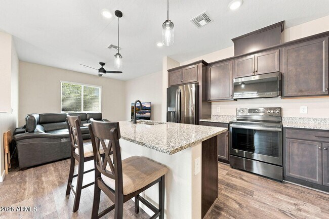 Building Photo - 779 E Doral Ave