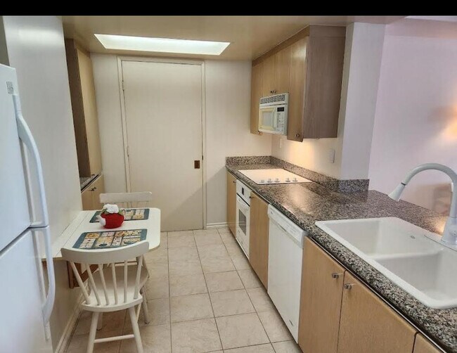 Foto del edificio - 850 E Ocean Blvd