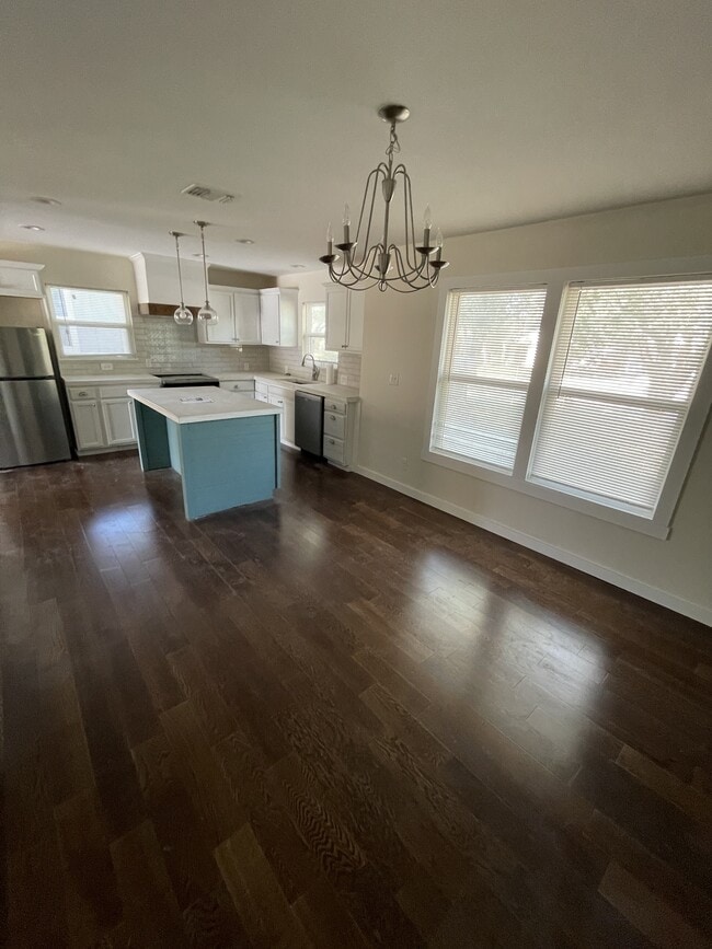 Building Photo - 226 Venice St