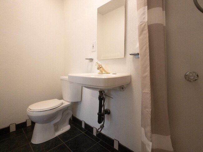 Foto del edificio - 1215 Skyline Dr