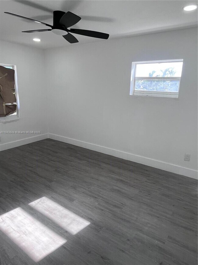 Foto del edificio - 4011 SW 27th St