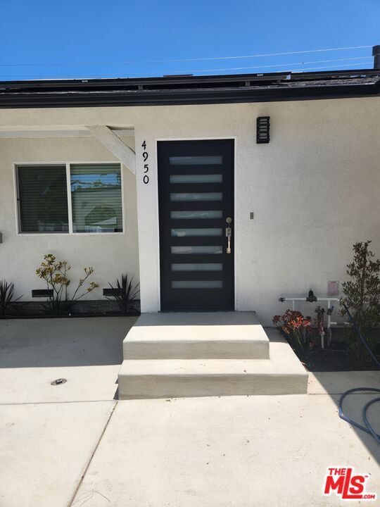 Foto del edificio - 4950 Topanga Canyon Blvd