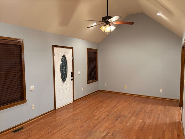 Foto del edificio - 3BR/2BA Home in Oak Subdivision Featuring a Large Backyard