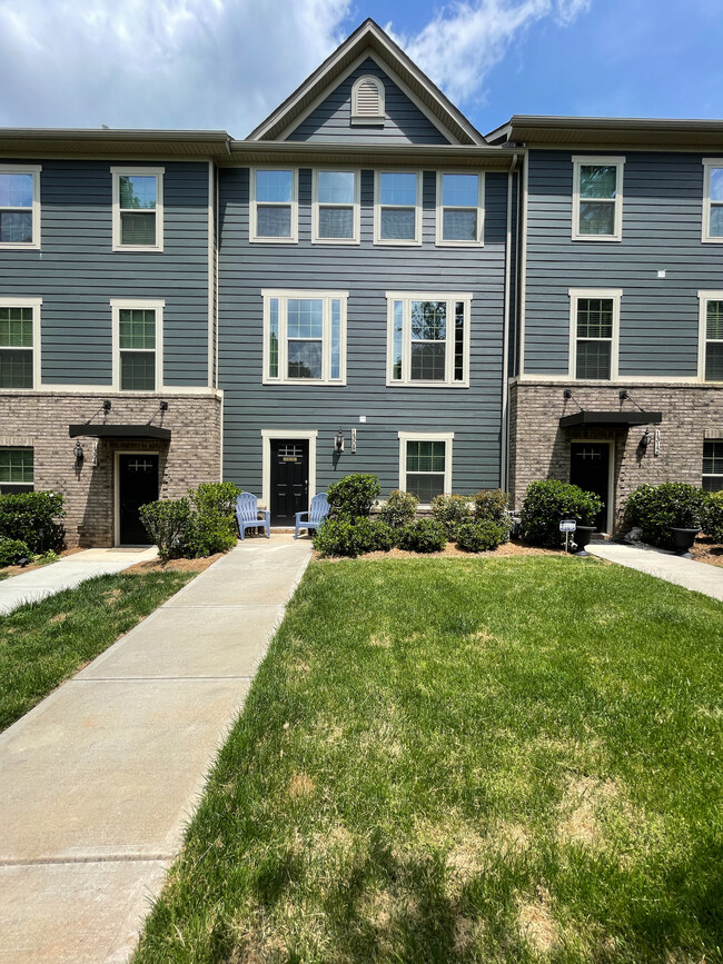Building Photo - 1308 Queen Lyon Ct