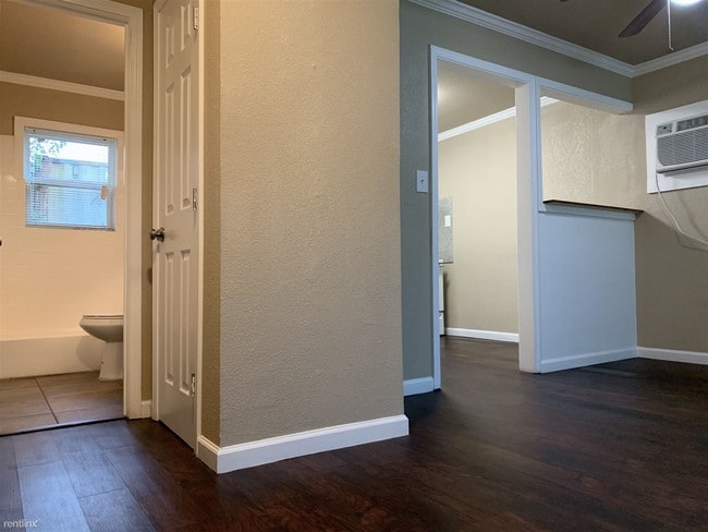 Building Photo - 2 br, 1 bath  - 7623 Pecan Villas Dr