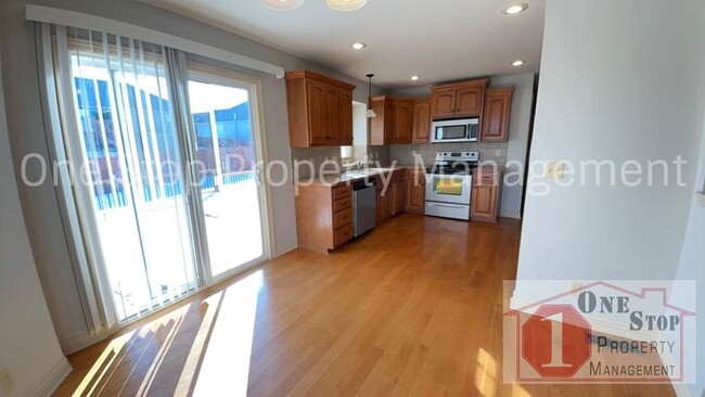 Foto del edificio - 5 Bedroom, 3.5 Bathroom home with 3 Car Ga...