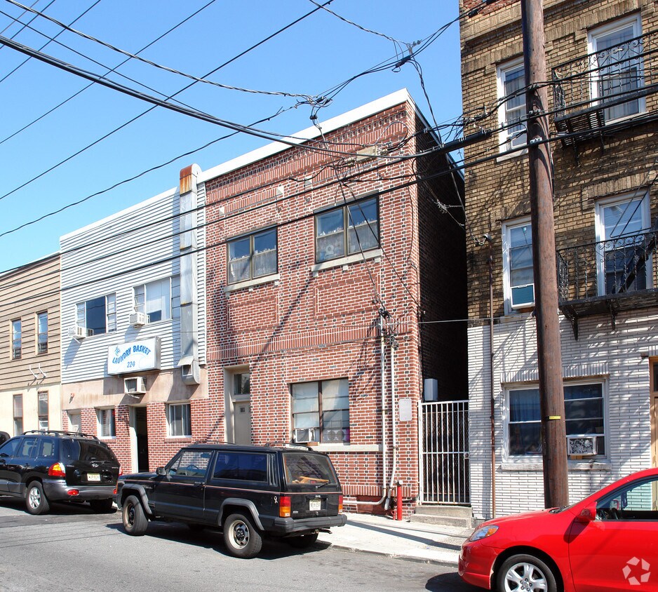Foto principal - 222-224 70th St