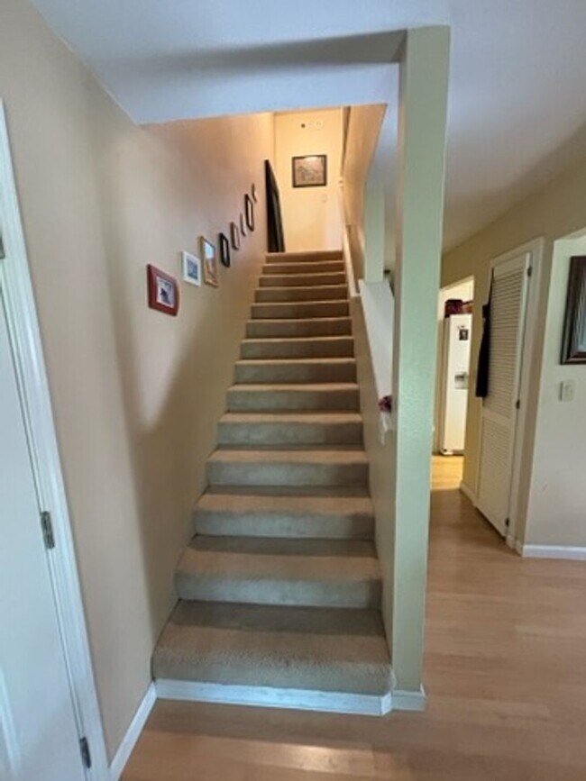Building Photo - Updated 3BR/2BA Condo in Prime Sebastopol ...