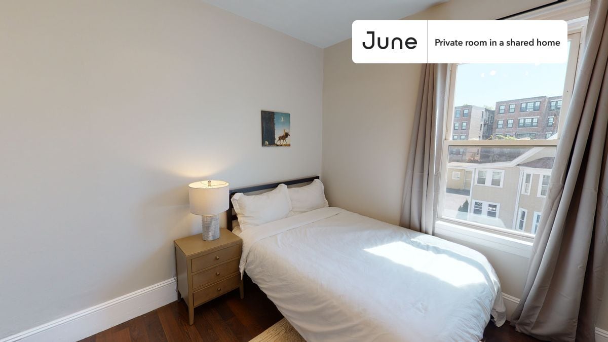 Foto principal - Room in Shared 4 bed/1.5 bath home