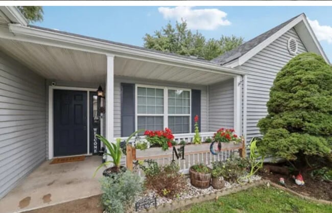 Building Photo - 126 Thomson Ln