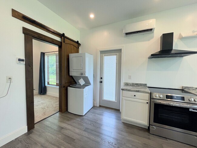 Foto del edificio - Updated 2 bedroom home