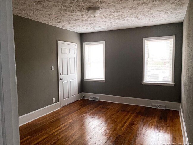 Foto del edificio - 210 E 16th St