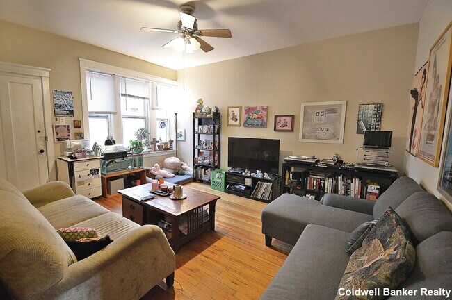 Building Photo - 2622 N Avers Ave