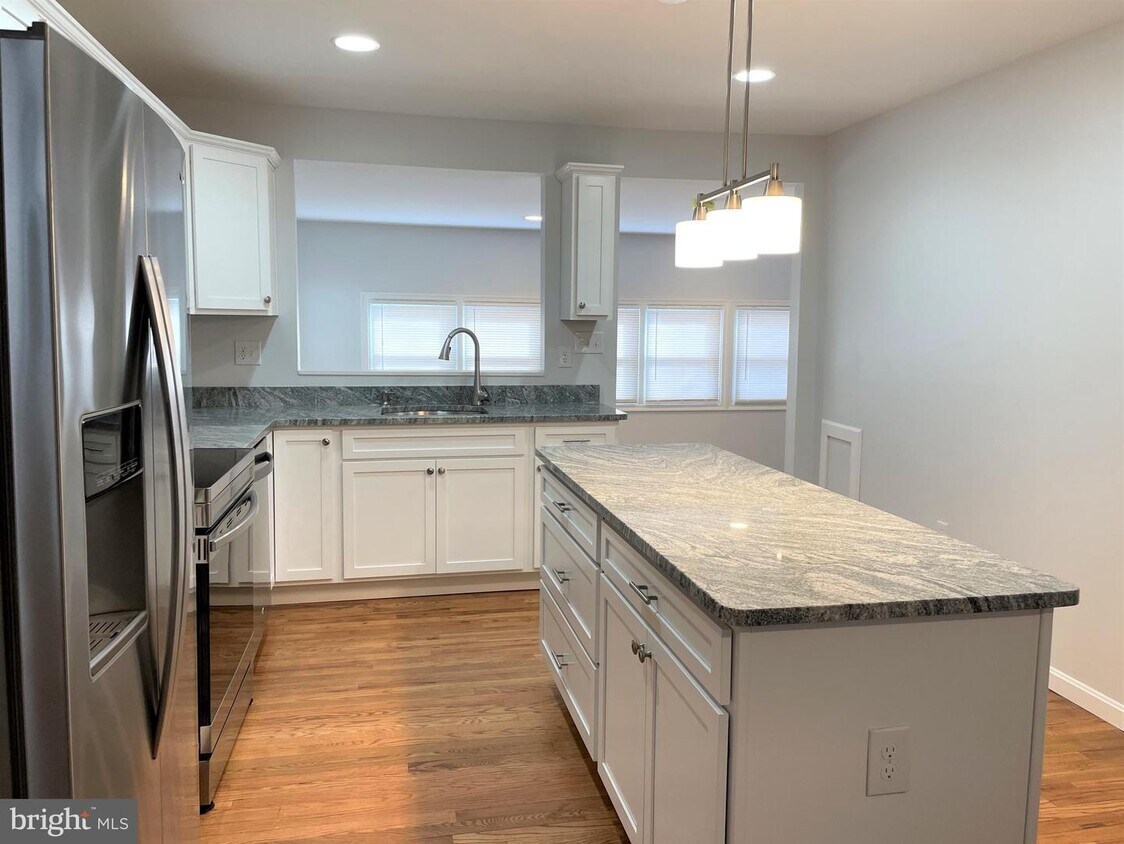 Foto principal - 3415 Hazelwood Rd