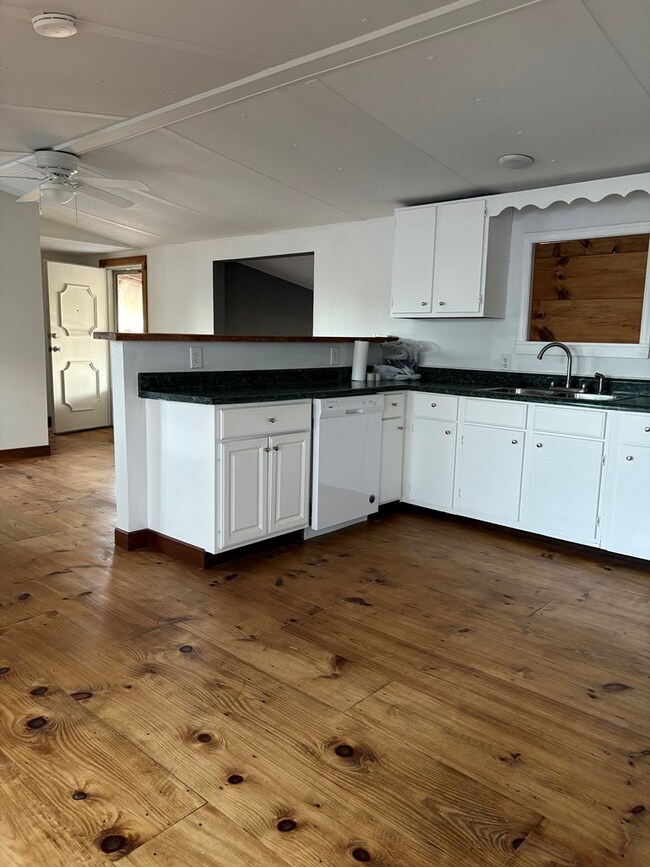 Building Photo - 39092 Mumford St