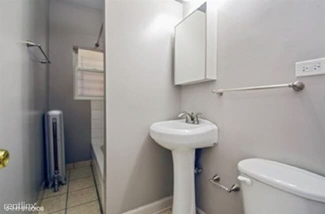 Foto del edificio - 1338 W Argyle St