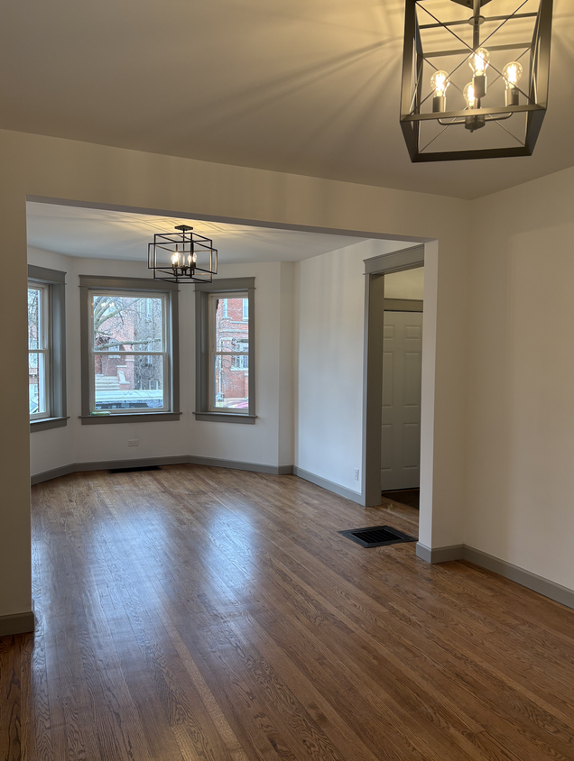 Foto principal - 2215 Elmwood Ave