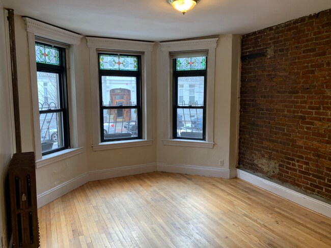 Building Photo - 59 Burbank St