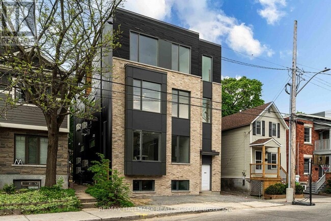 Building Photo - 22 Sims Ave