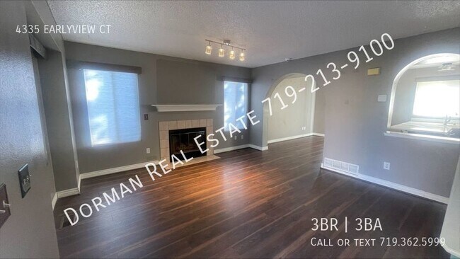 Foto del edificio - Single family with fireplace