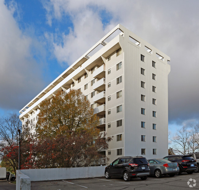 Building Photo - Emerald Tower