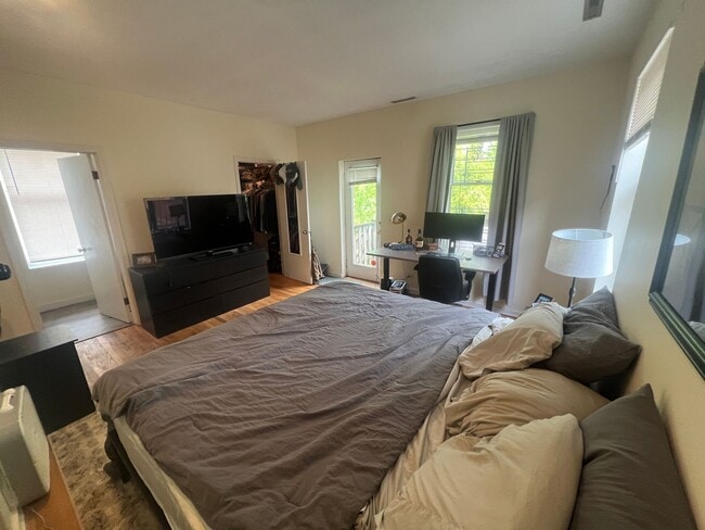 Building Photo - 2341