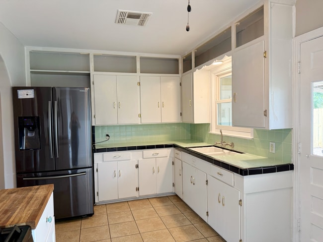 Foto del edificio - 419 Westhill Pl