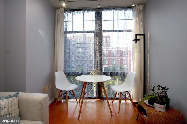 Foto del edificio - 1021 N Garfield St