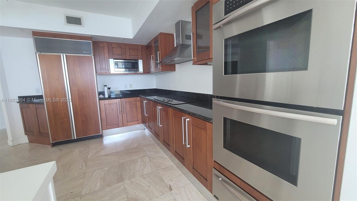 Foto del edificio - 3301 NE 183rd St