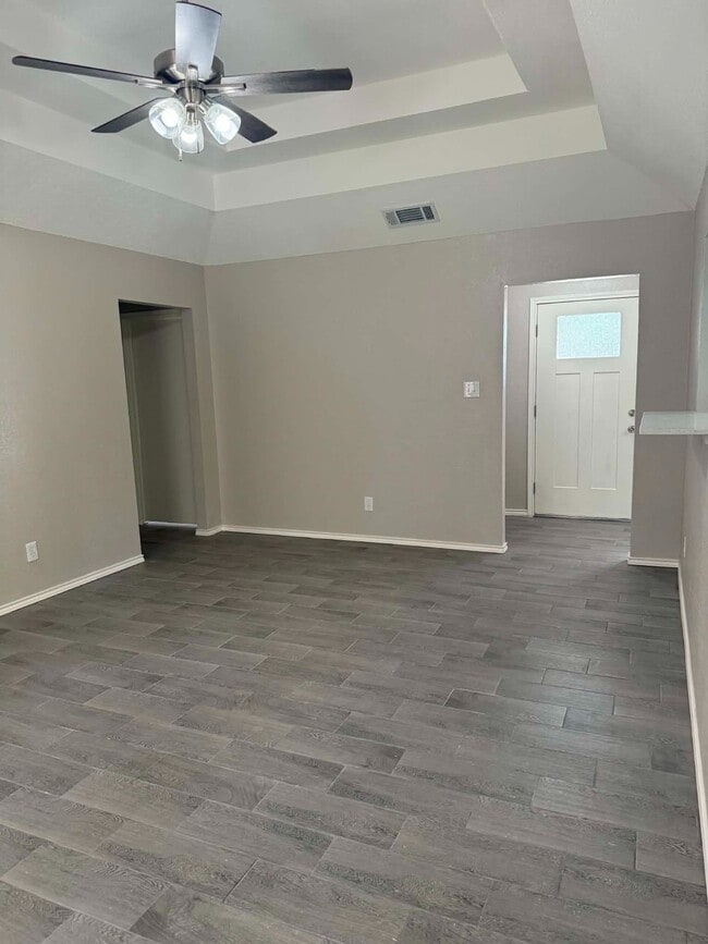 Building Photo - 124 Maerose Ave