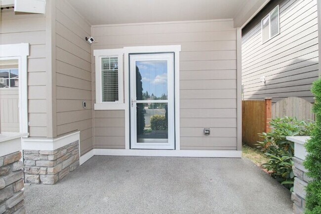 Foto del edificio - Spacious Rental! 3bed 3bath 2039sf 2 Car Garage A/C + Bonus Room