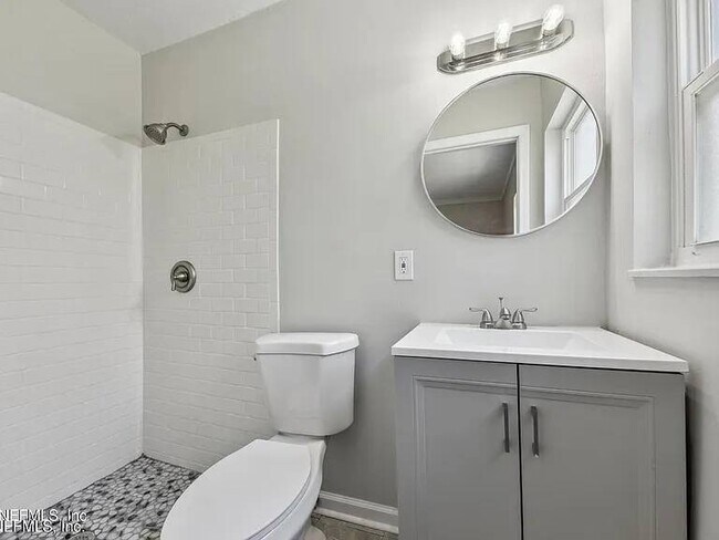 Foto del edificio - 201 Saturn Ln N