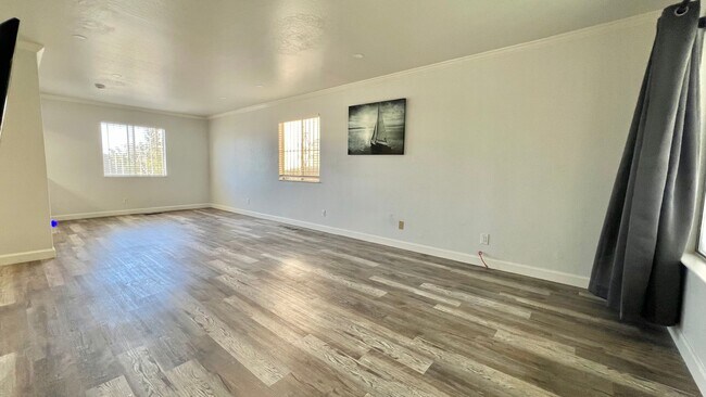 Foto del edificio - Lovely House 4BR 2.5BA with Large Backyard