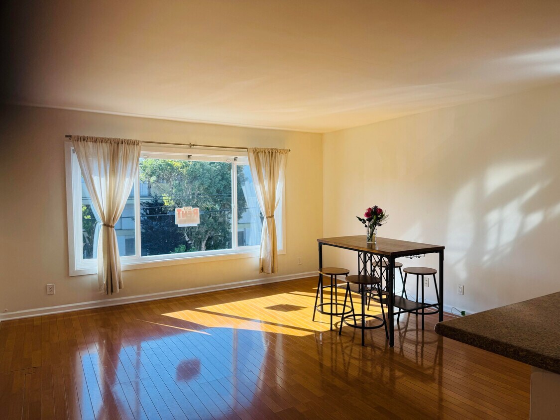 Habitación principal muy grande y abierta. - 425 Idaho Ave