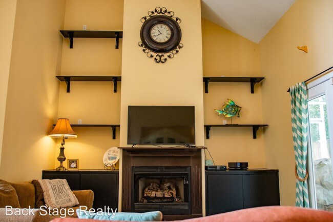 Building Photo - 3 br, 2.5 bath House - 258 Parkwood Circle