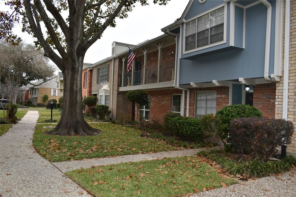 10347 Briar Forest Dr, Houston, TX 77042 Townhouse for Rent in