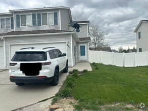 Building Photo - 825 Rampart Dr