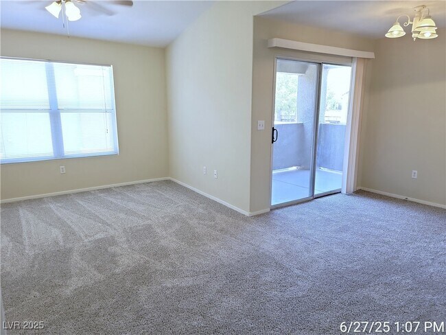 Foto del edificio - 555 E Silverado Ranch Blvd