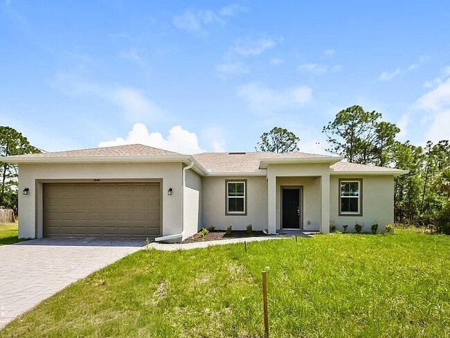 Building Photo - 7440 Helliwell St