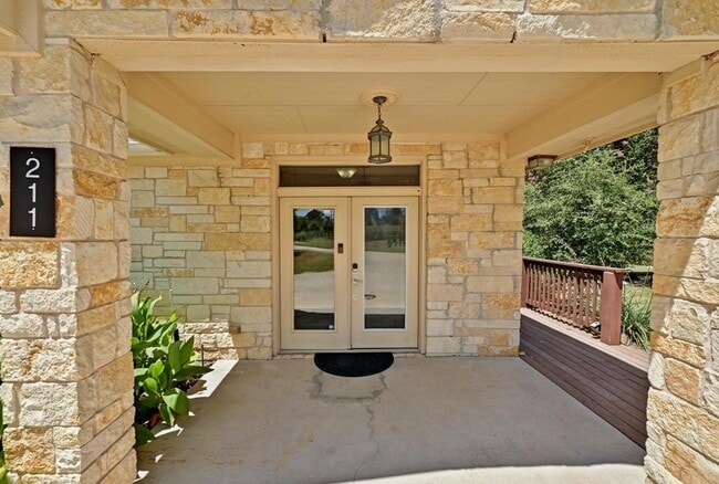 Building Photo - 211 Moore Ln