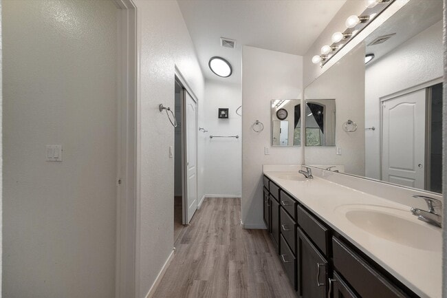 Foto del edificio - 7646 E Covina St